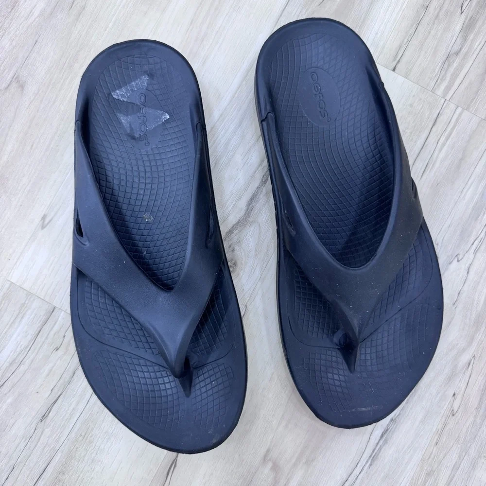 Oofos Recovery Sandals Black Men 11 woman’s 13 very comfortable good condition